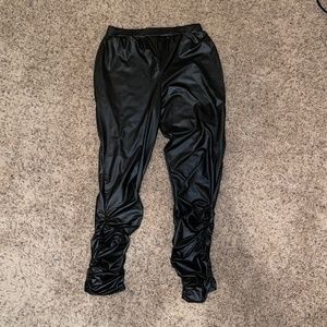 PRETTY LITTLE THING- faux leather leggings